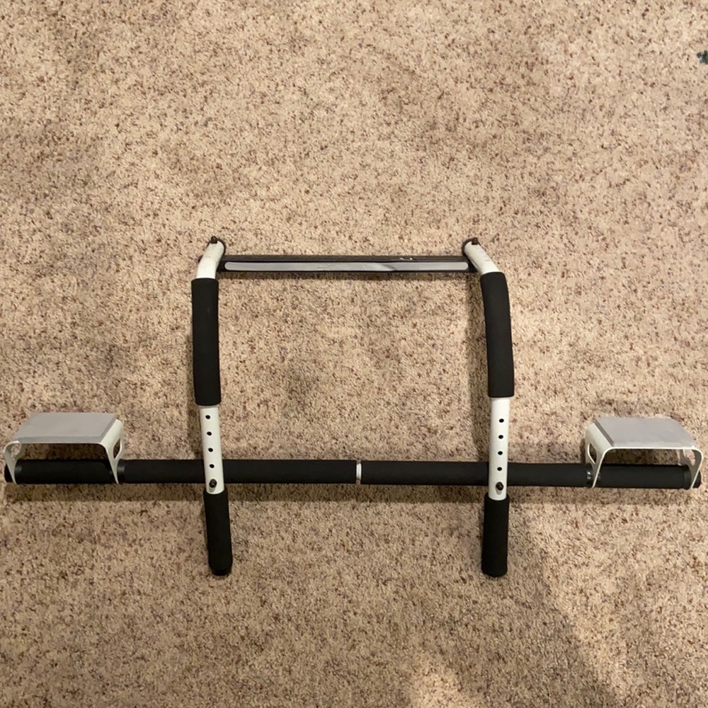 Pullup/Pushup Bar